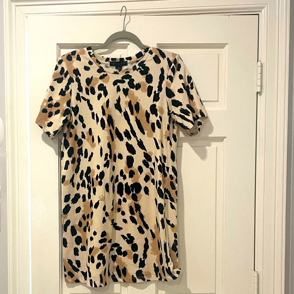 Leopard print short-sleeve T-shirt dress from Sanctuary. Size Small.